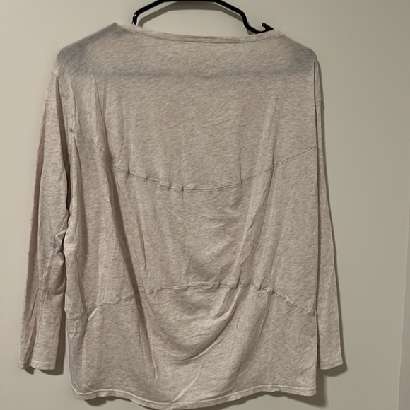 Lululemon Back in Action Light Pink Long Sleeve Best Fits Small Athletic - Picture 3 of 4